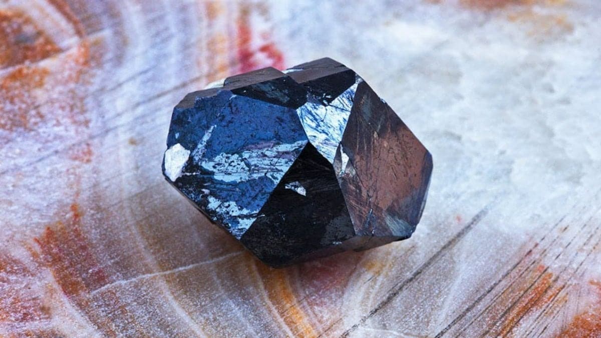 Hematit Taşı Faydaları Neler? Hematit Taşıyla Yaşam Enerjinizi Dengeleyin