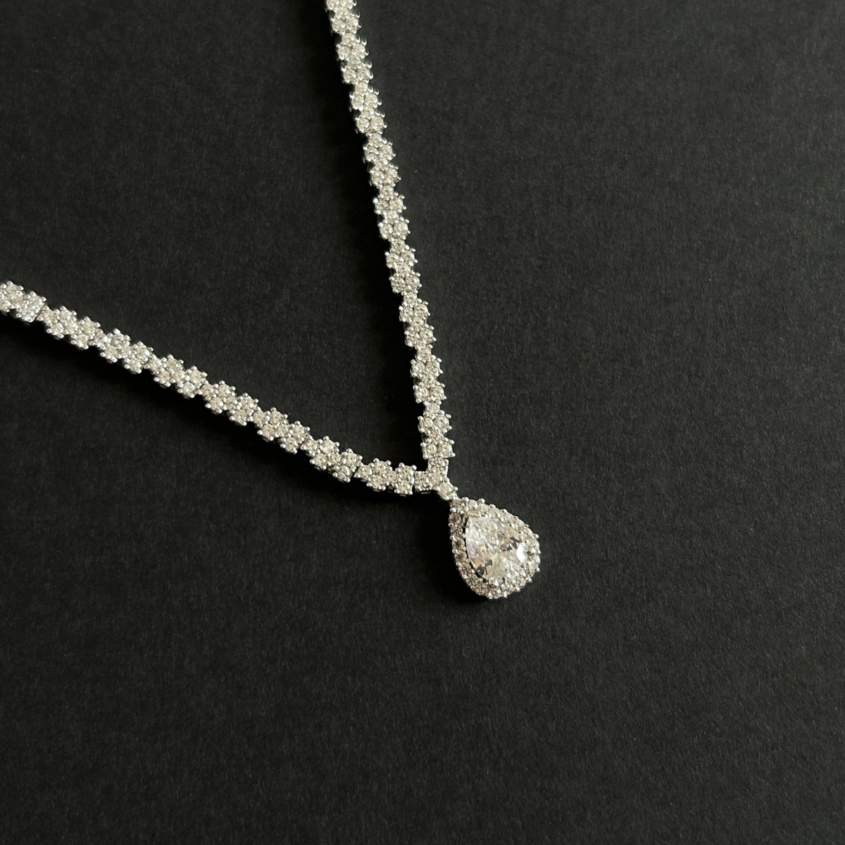 Pırlanta Model Zirkon Damla Kesim Beyaz Taşlı Set - Image 4