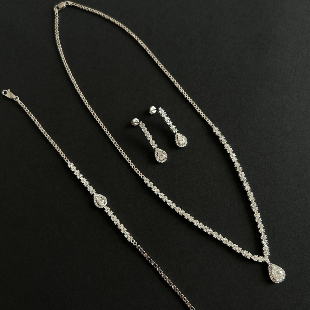 Pırlanta Model Zirkon Damla Kesim Beyaz Taşlı Set - Image 1