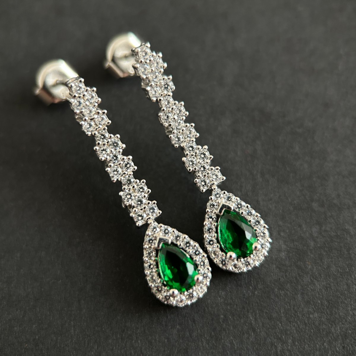 Pırlanta Model Zirkon Damla Kesim Zümrüt Taşlı Set - Image 11