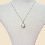 Oval Ay Taşı Kolye