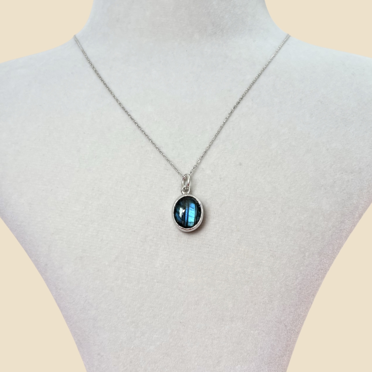 Oval Labradorit Kolye - Görsel 1