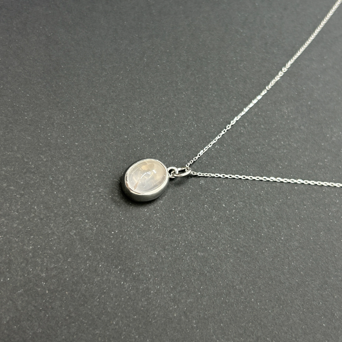 Oval Pembe Kuvars Kolye - Image 1