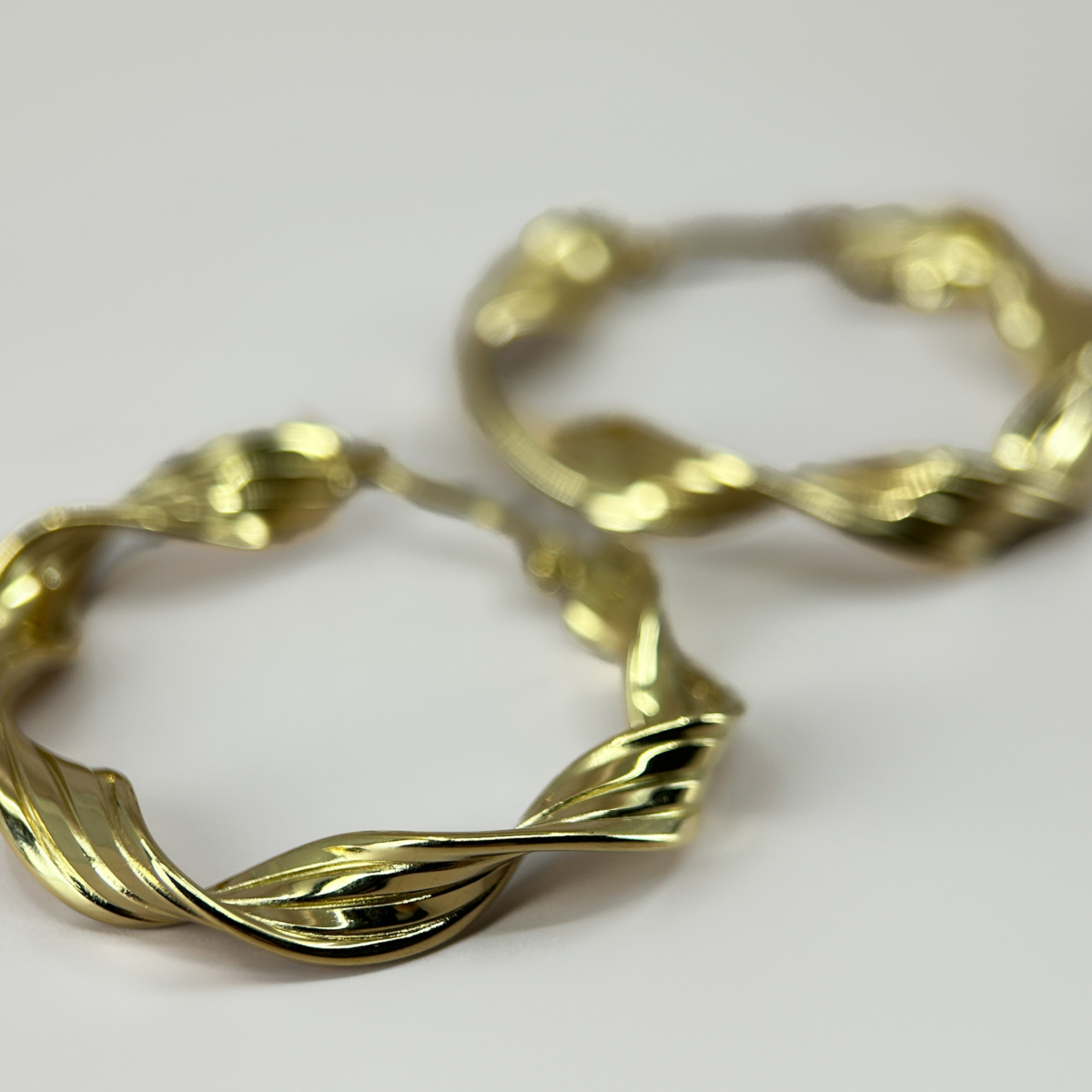 Çelik Gold Renk Burgu Halka Küpe - Image 2