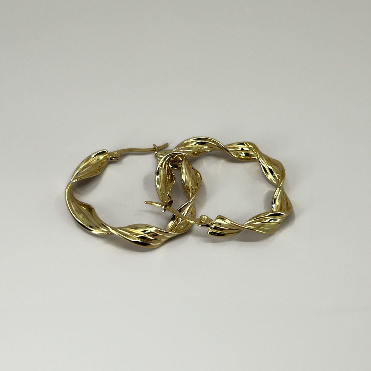 Çelik Gold Renk Burgu Halka Küpe - Image 3