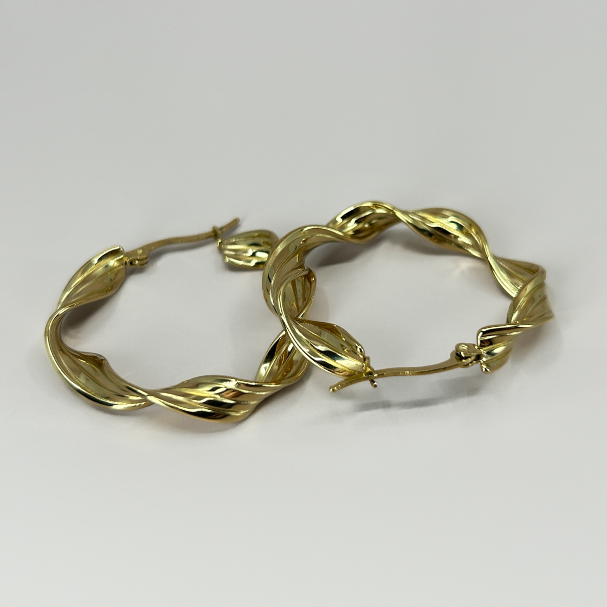 Çelik Gold Renk Burgu Halka Küpe - Image 4