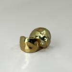 Çelik Gold Renk Çekiç Dokulu ve Bombeli Yarım Halka Küpe