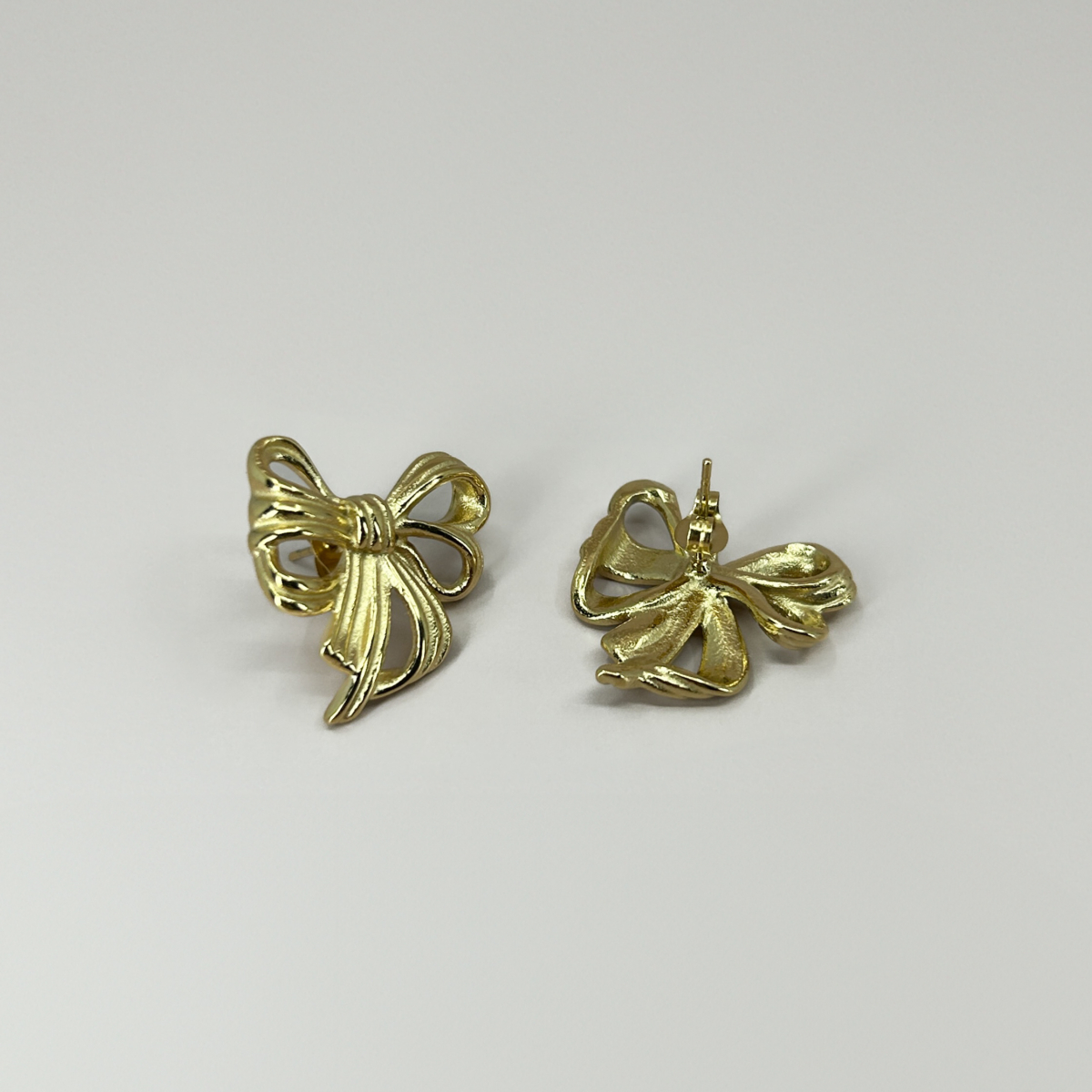Çelik Gold Renk Fiyonk Küpe - Image 3