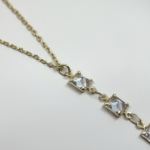 Çelik Gold Renk Kare Beyaz Taşlı Y Kolye