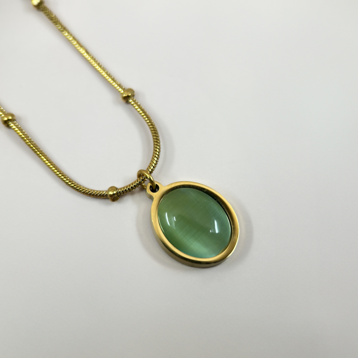 Çelik Gold Renk Oval Yeşil Kedi Gözü Taşlı Dorika Zincir Kolye - Image 1