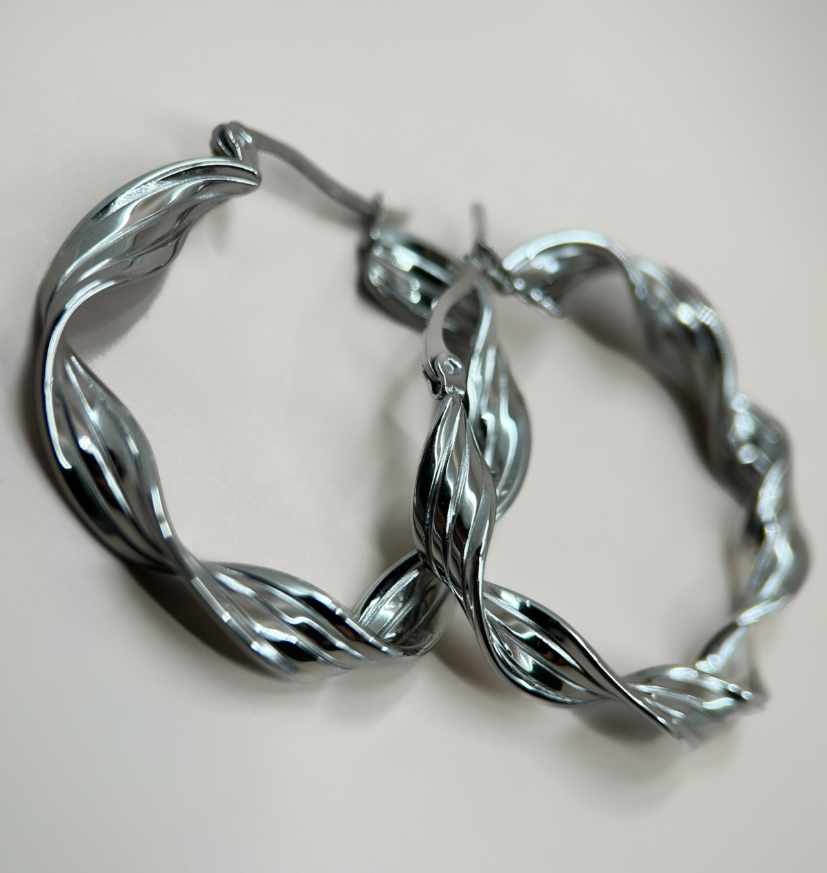 Çelik Silver Renk Burgu Halka Küpe - Image 2