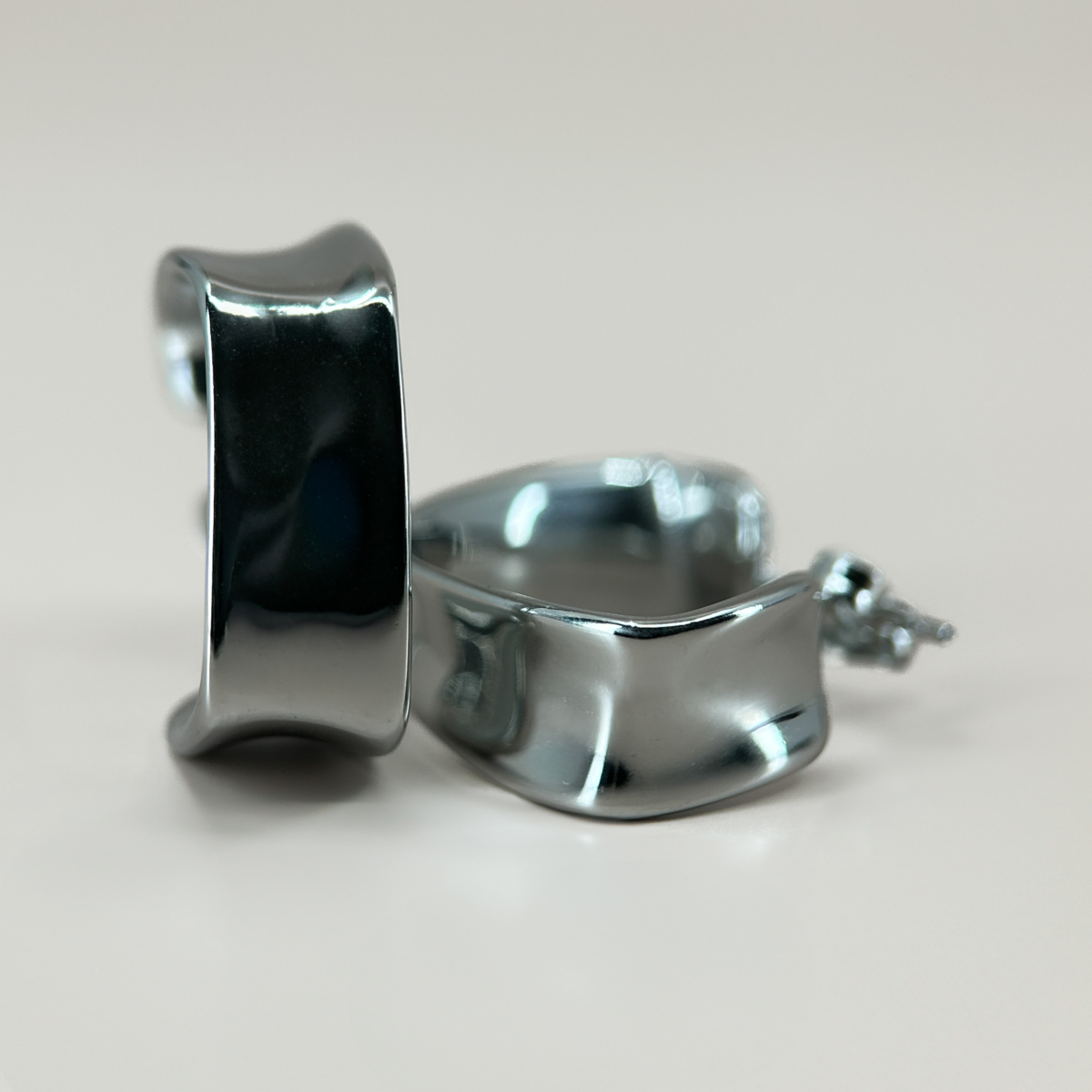 Çelik Silver Renk Kare Kıvrımlı Form Küpe - Image 2