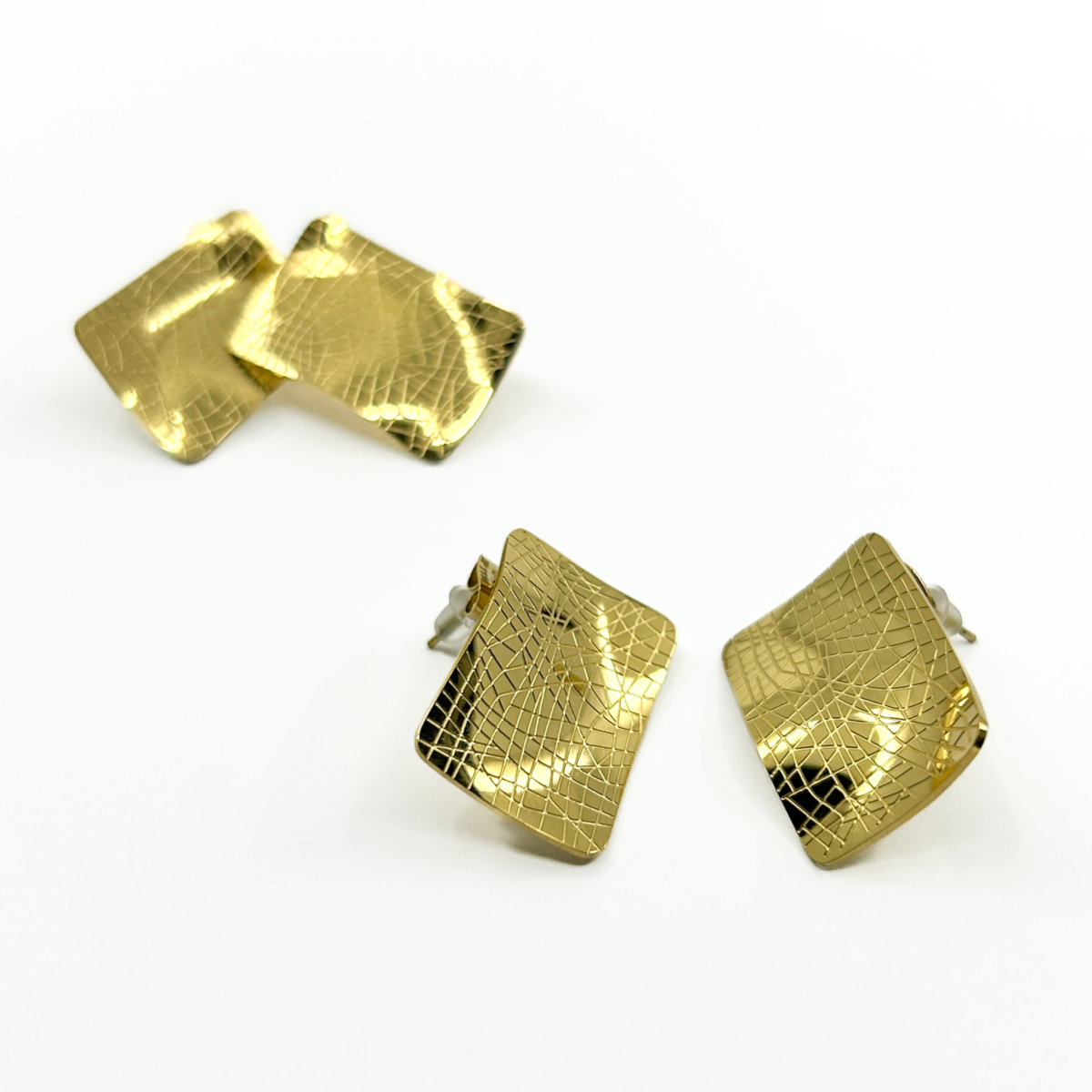 Xuping Gold Renk Çizgili Geometrik Küpe - Image 3