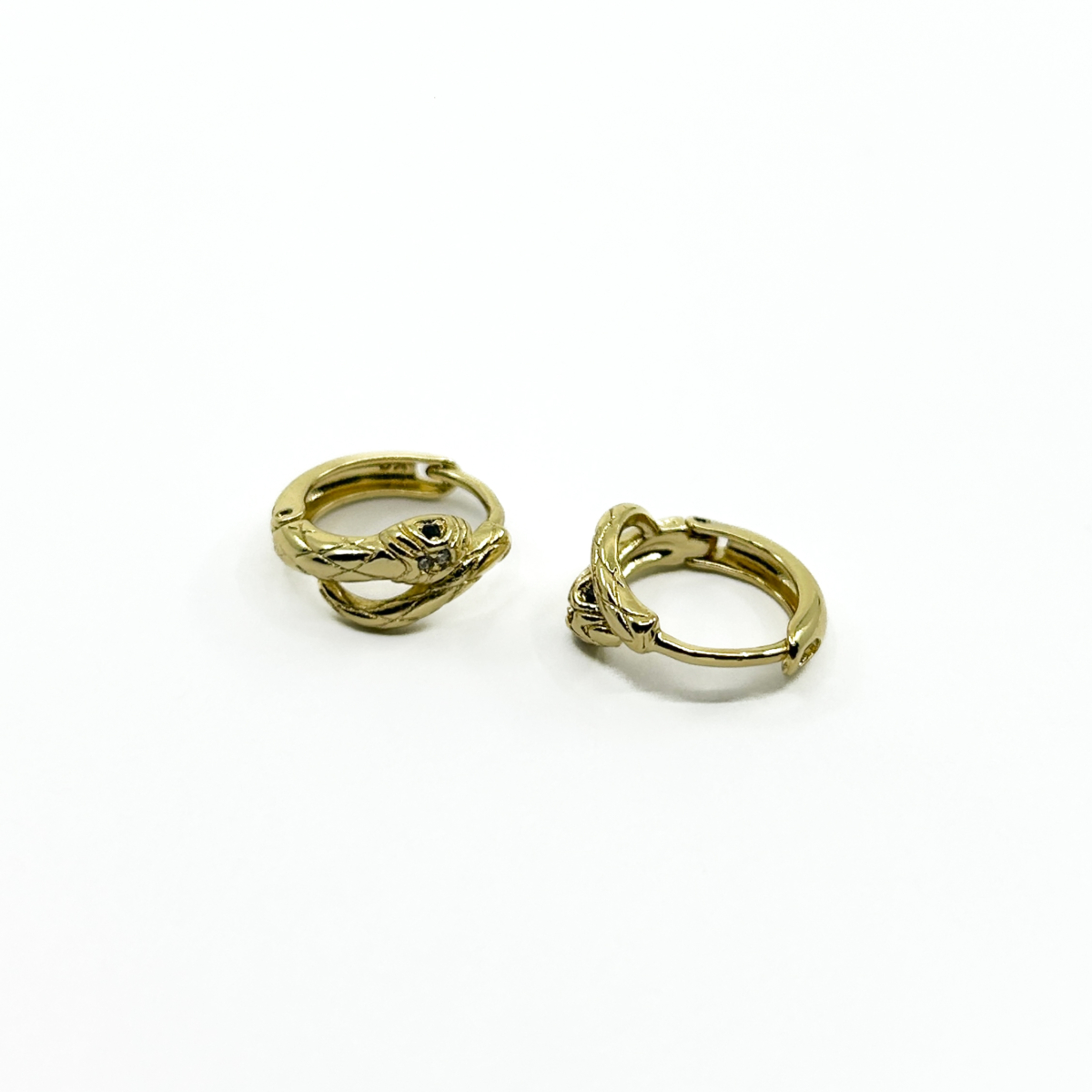 Xuping Gold Renk Taşlı ve Yılan Figürlü Mini Halka Küpe - Image 3