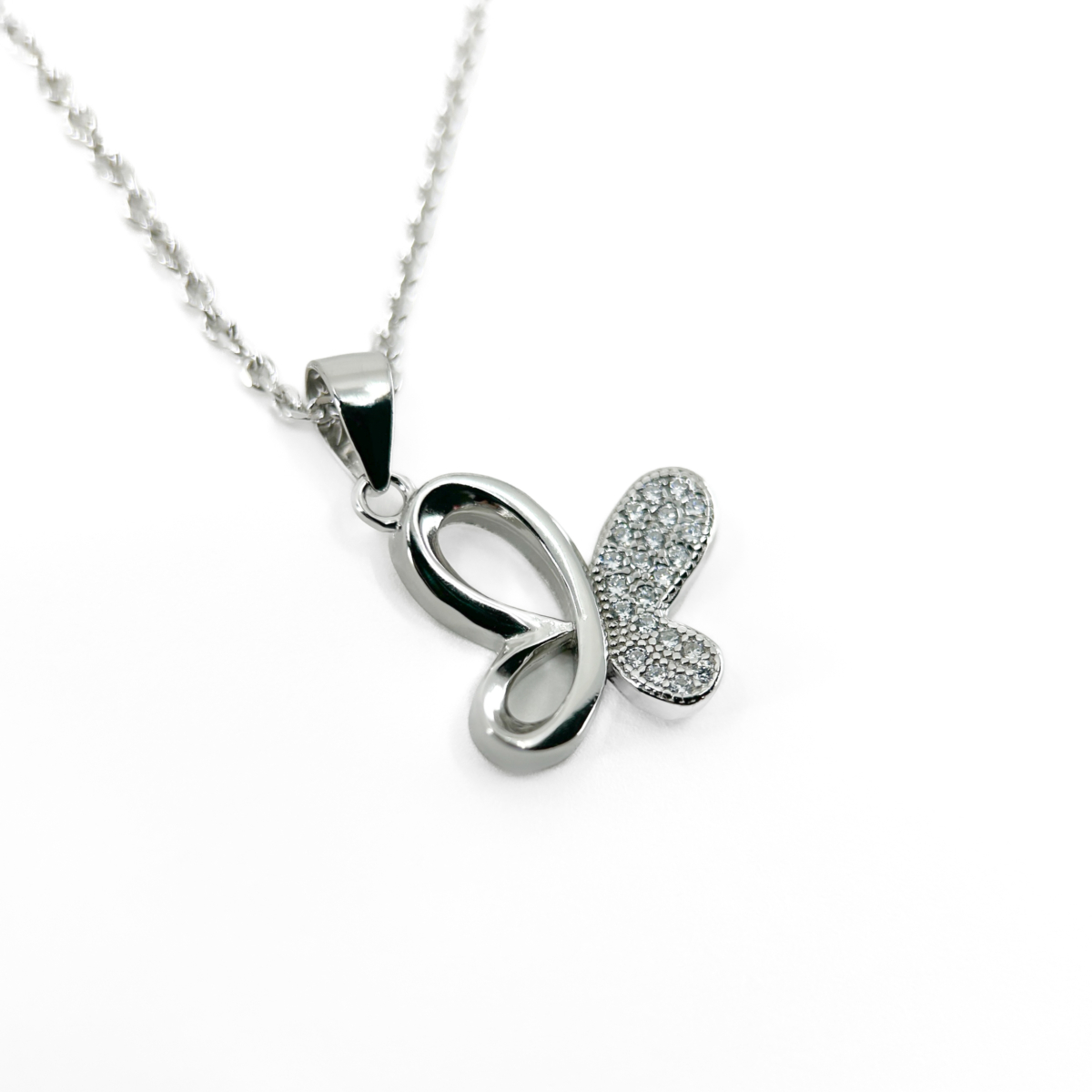 Zirkon Taşlı Çerçeve Kanat Kelebek Figür Kolye