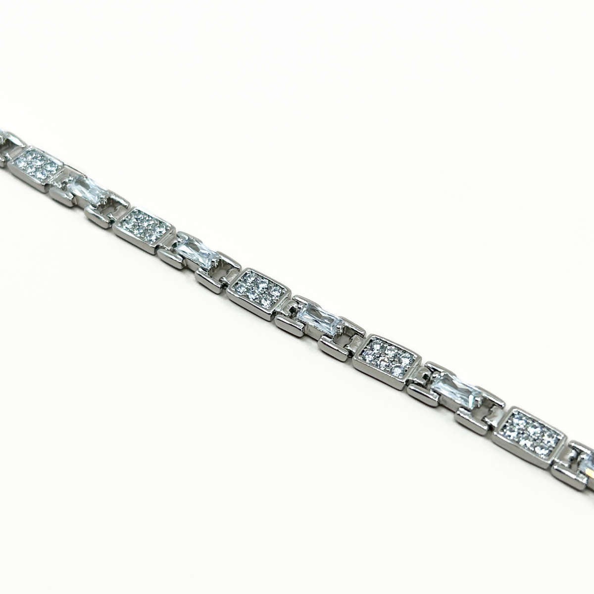 Xuping Silver Renk Baget Taşlı Bileklik - Image 1