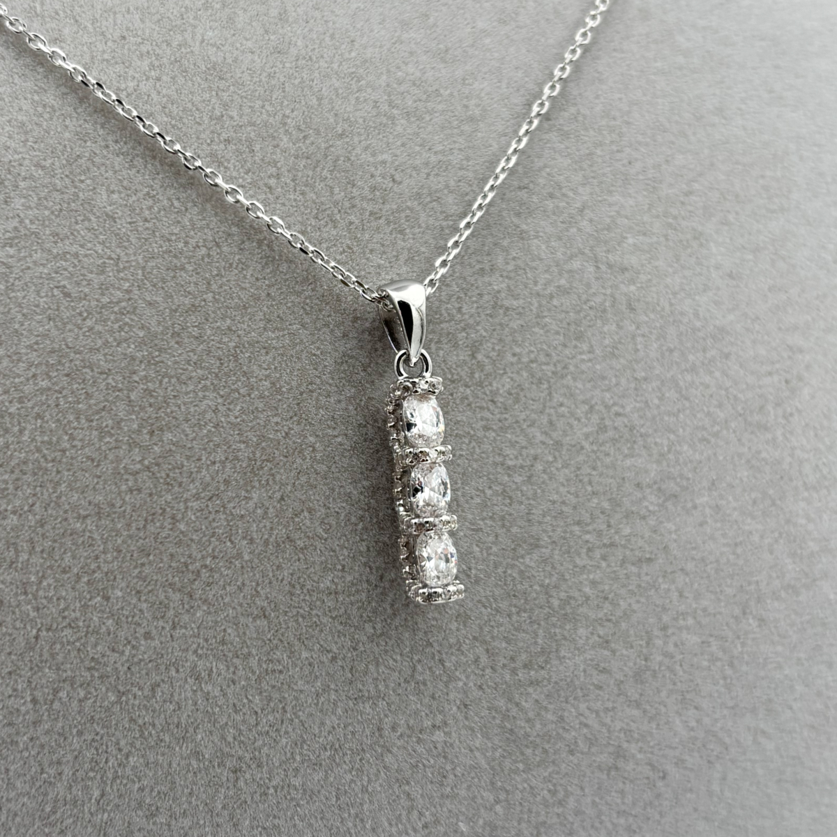 Zirkon Sıralı Üçtaş Kolye