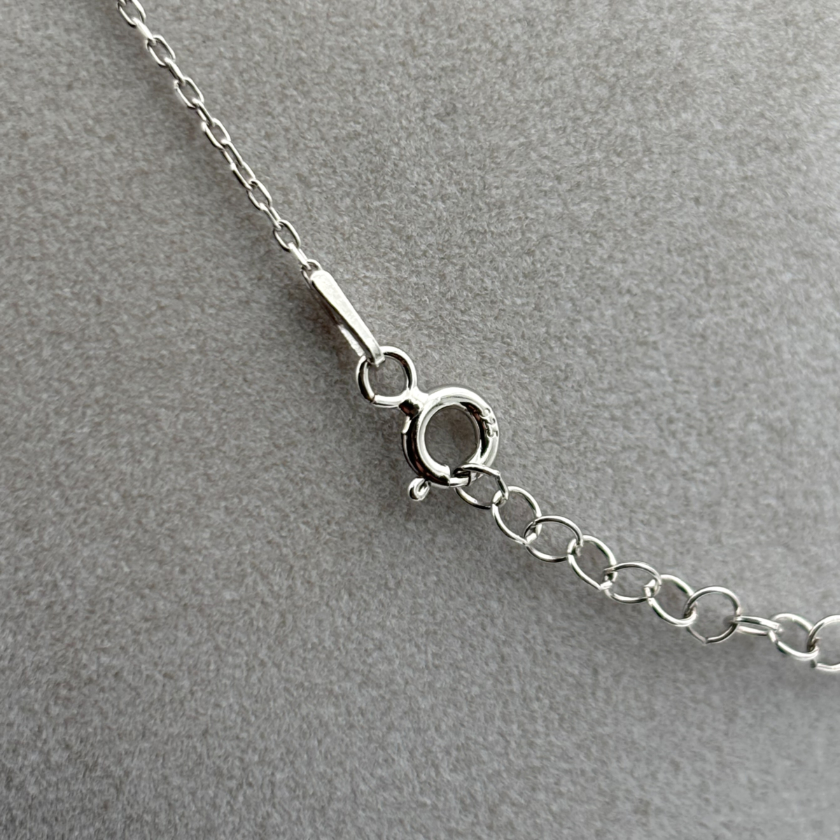 Zirkon Taşlı Baget Kesim Halo Kolye - Görsel 4