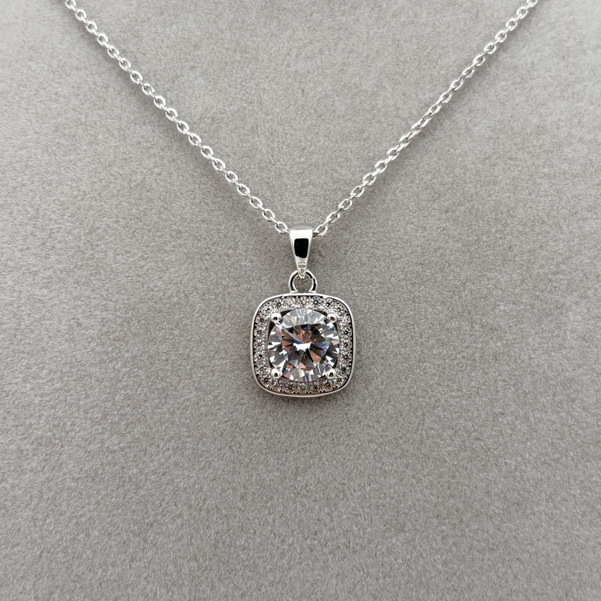 Zirkon Taşlı Baget Kesim Tektaş Kolye - Görsel 3