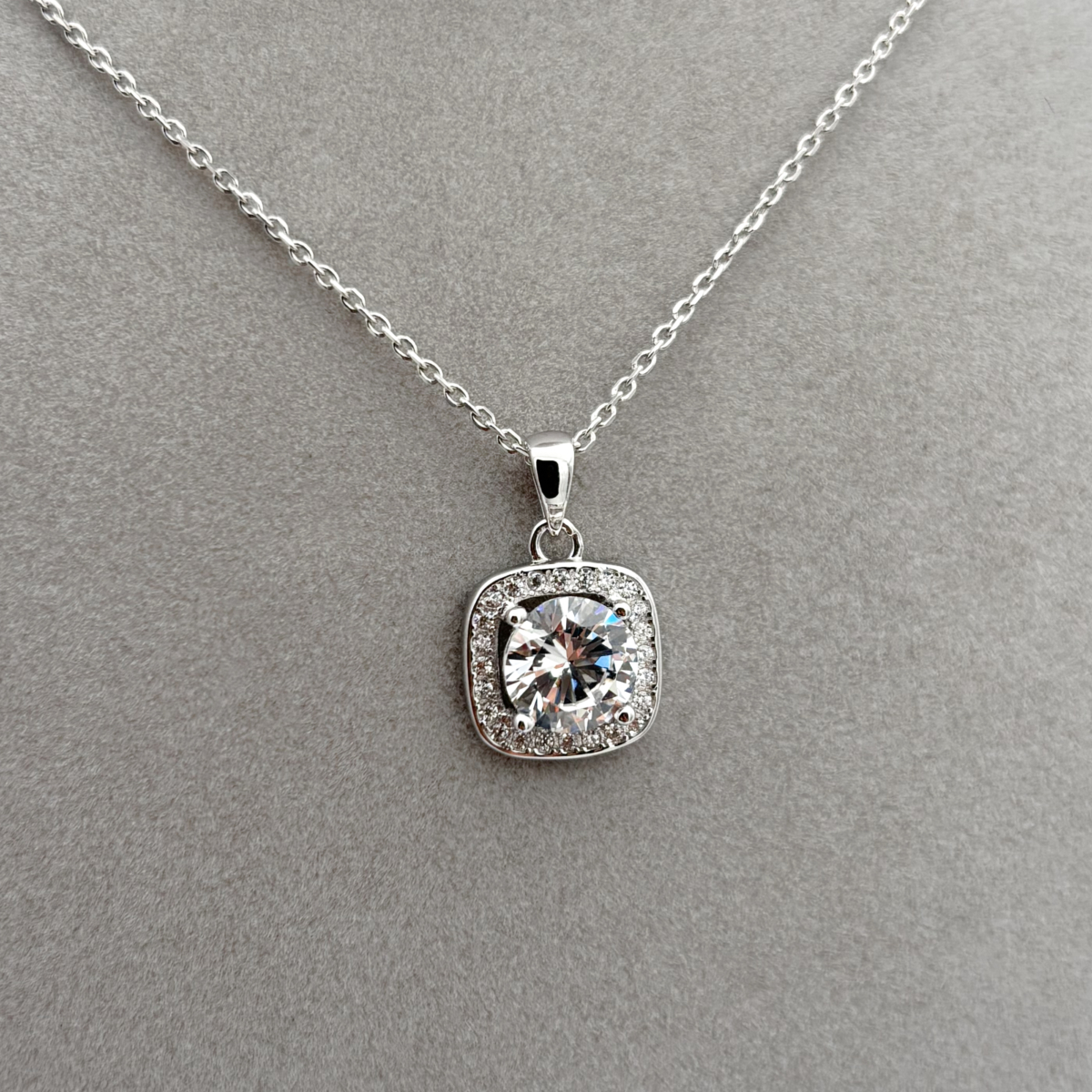 Zirkon Taşlı Baget Kesim Tektaş Kolye