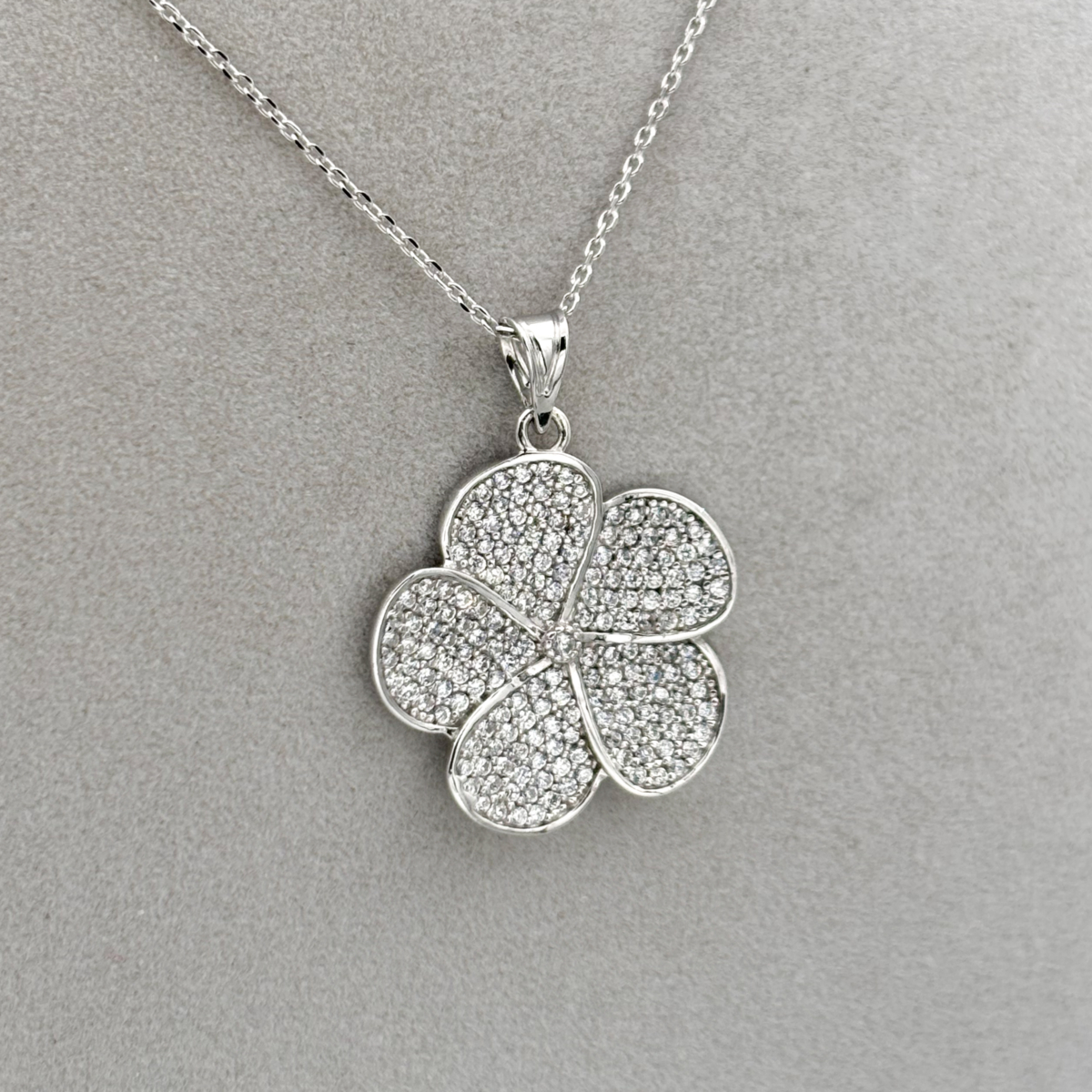 Zirkon Taşlı Çiçek Kolye