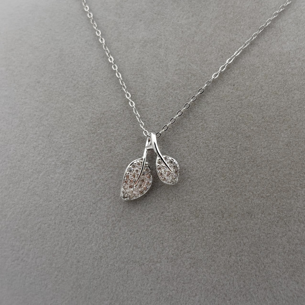 Zirkon Taşlı Yaprak Kolye