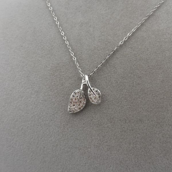 Zirkon Taşlı Yaprak Kolye